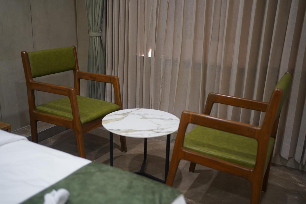 Hotel Stature Inn Kevadia Exteriér fotografie