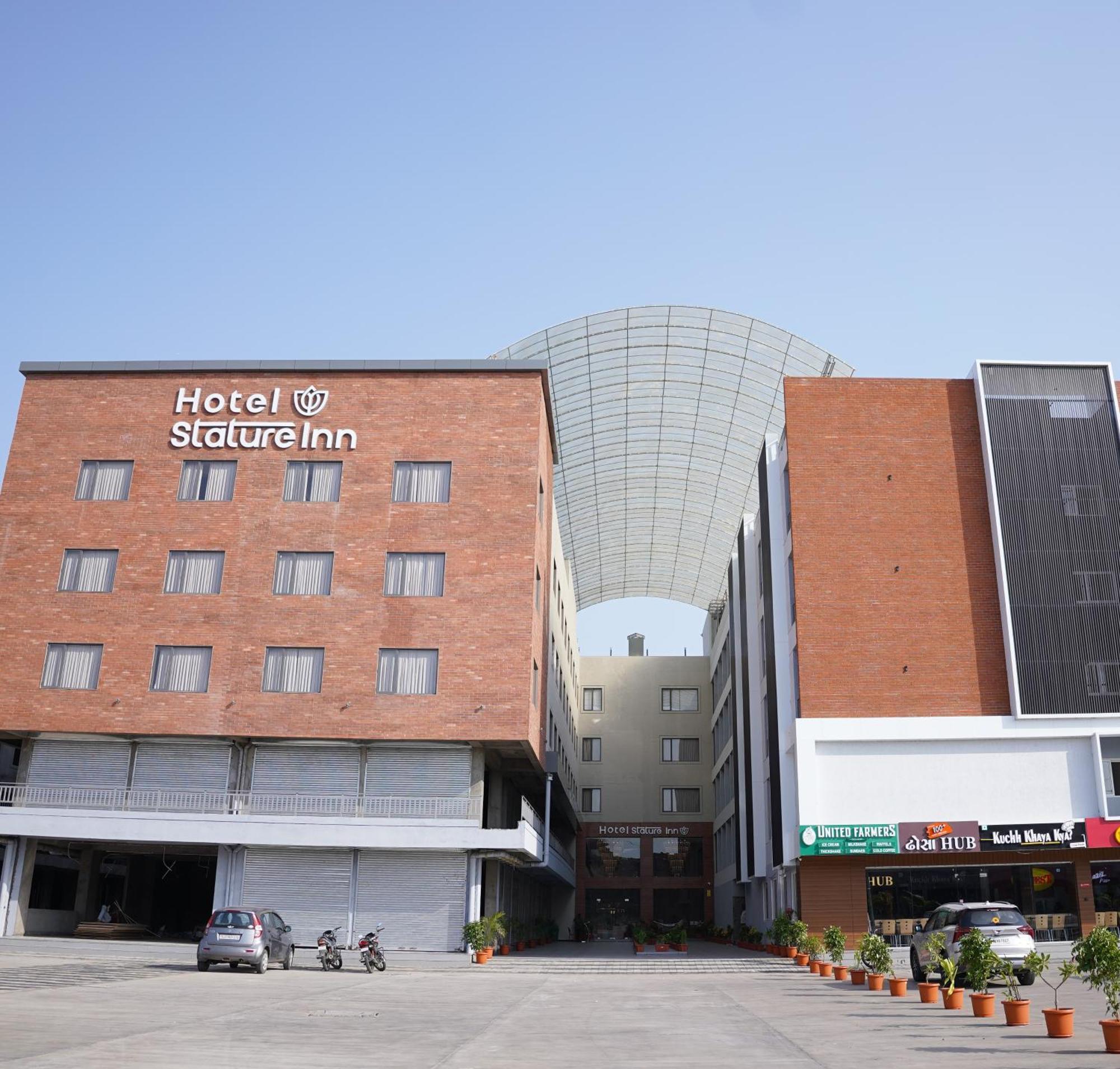 Hotel Stature Inn Kevadia Exteriér fotografie
